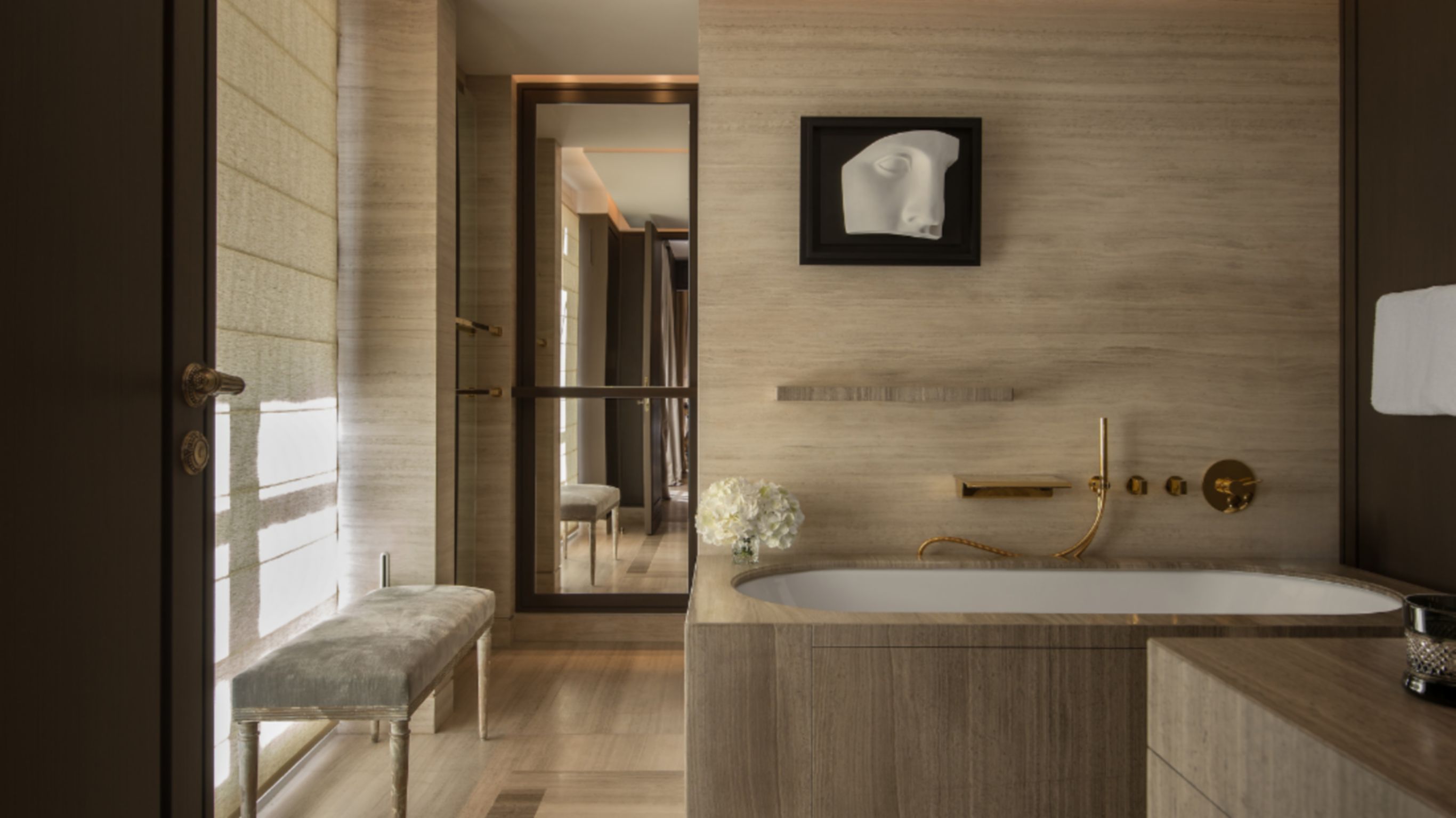 Salle de bain de la Suite Duc de Crillon